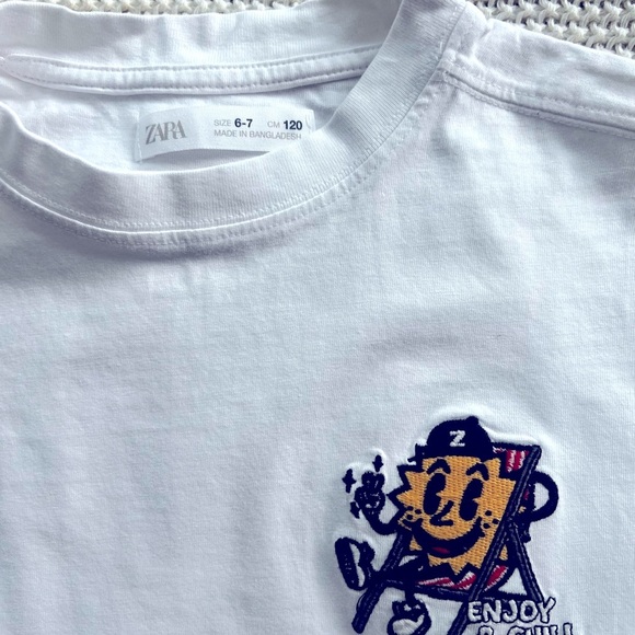 Zara Kids White Short Sleeve Tee with Cartoon Patch - Picture 2 of 4